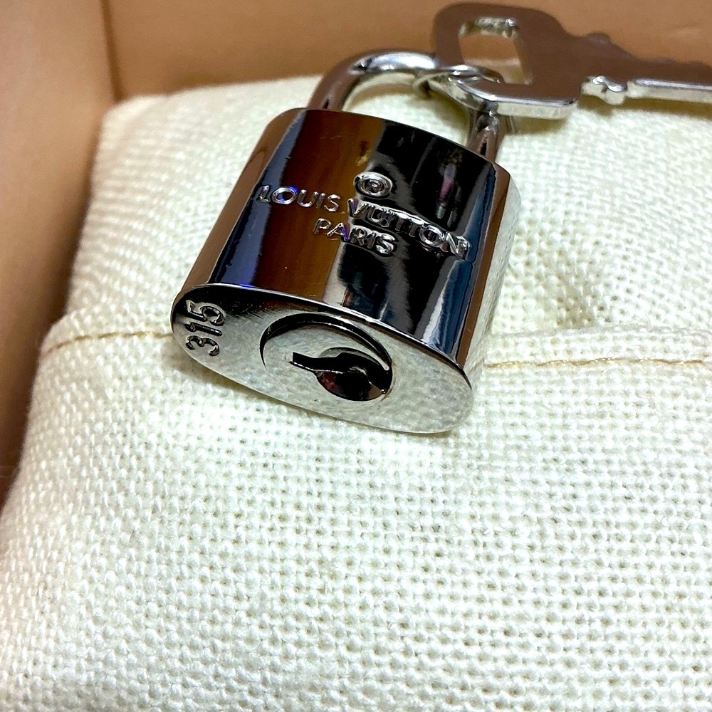 LOUIS VUITTON Silver Lock and Key Set 315 Excellent Condition - Picture 7 of 15